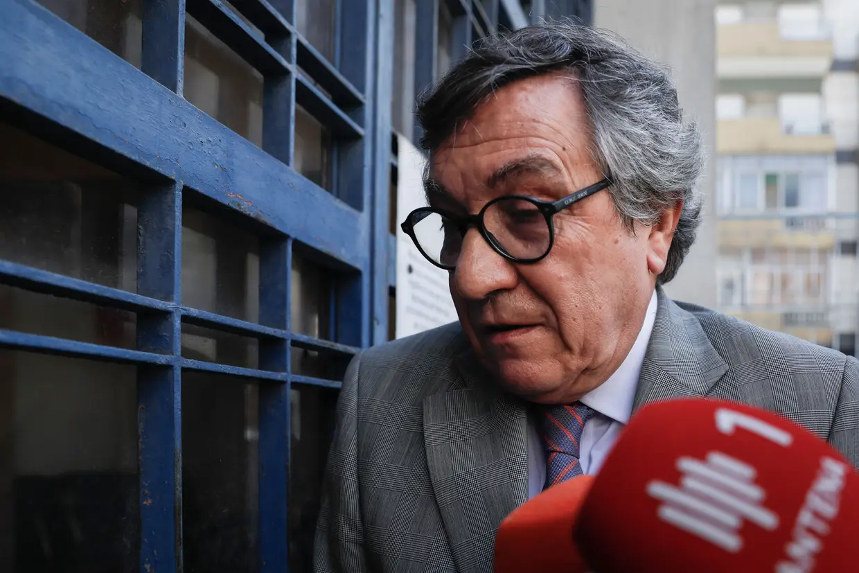 O antigo secretário de Estado do Comércio, Fernando Serrasqueiro, à chegada ao Tribunal Central de Instrução Criminal de Lisboa, para prestar declarações no âmbito da fase de instrução da Operação Marquês.