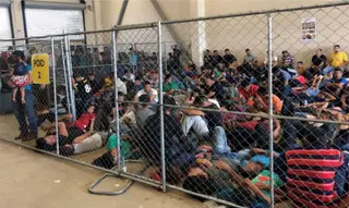 Centro de detenção de imigrantes em McAllen, Texas