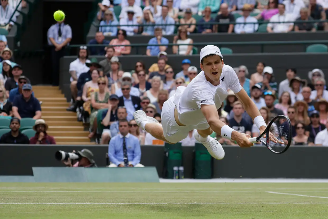 Hubert Hurakacz durante uma prova no torneio de ténis de Wimbledon, Inglaterra.