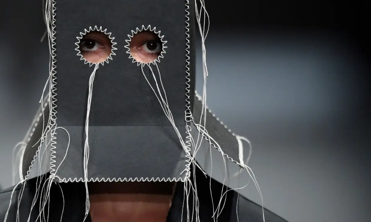 Criação do designer Richert Beil apresentada na semana da moda em Berlim.