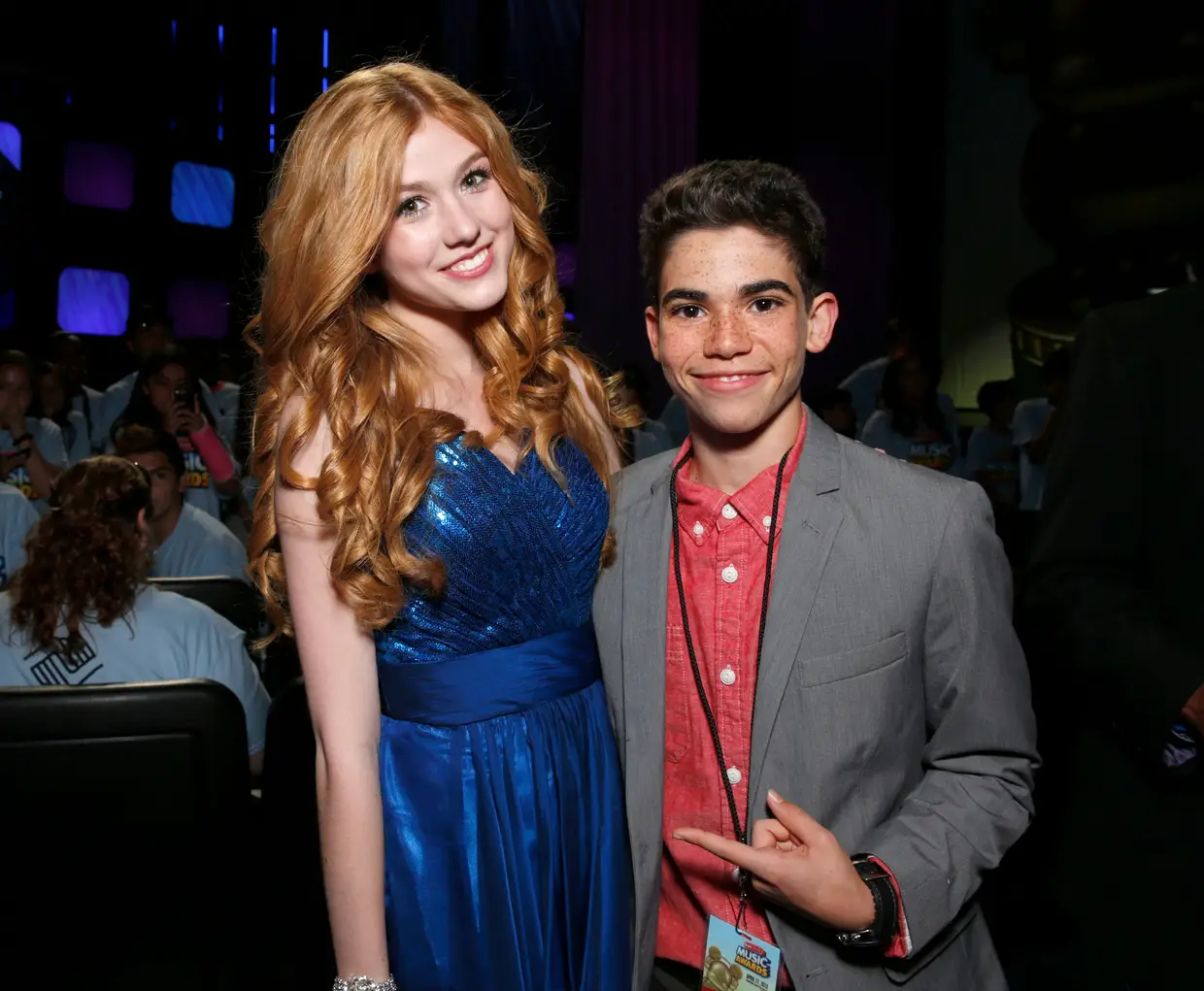 Katherine McNamara e Cameron Boyce nos Radio Disney Music Awards em Los Angeles, em 2013