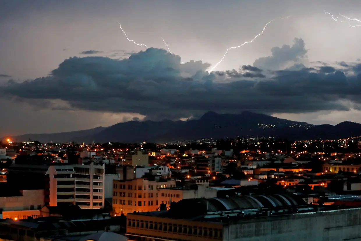 Trovoada na Cidade da Guatemala.