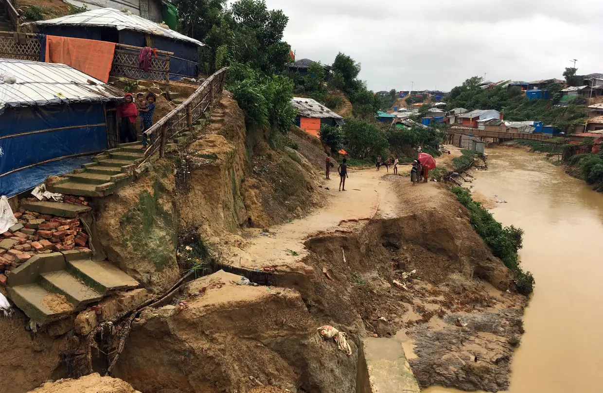 Nos últimos dias, pelo menos duas pessoas morreram e mais de 2.700 tiveram de ser retiradas após as chuvas torrenciais, em Cox's Bazar, Bangladesh.