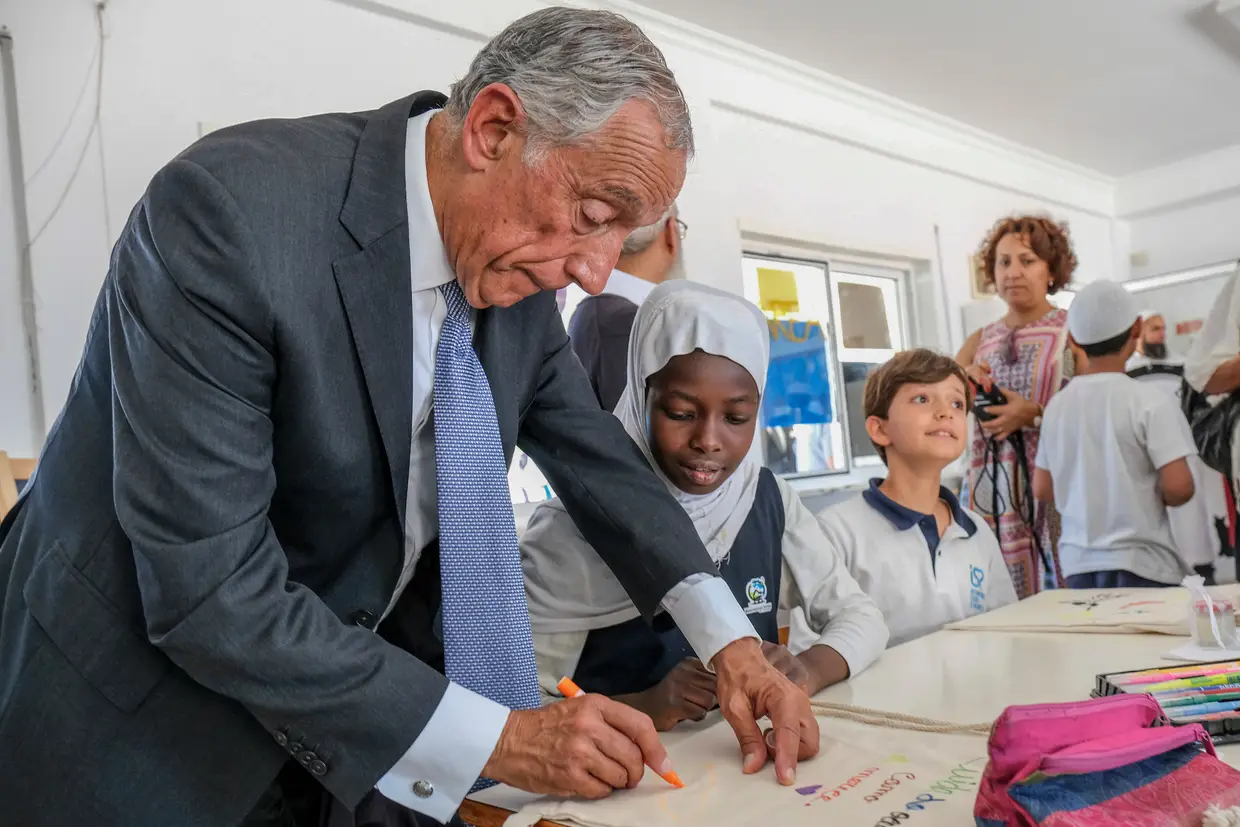 O Presidente da República, Marcelo Rebelo de Sousa, durante uma visita à Escola Básica da Comunidade Islâmica de Palmela.
