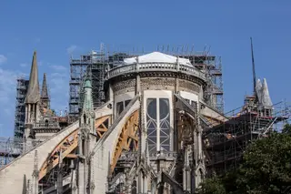 Onda de calor na Europa ameaça estrutura da catedral de Notre Dame