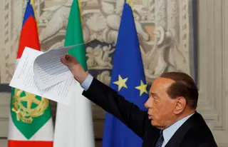Silvio Berlusconi, líder do Força Itália, discursa após um encontro com o Presidente italiano Sergio Mattarella, em Roma.