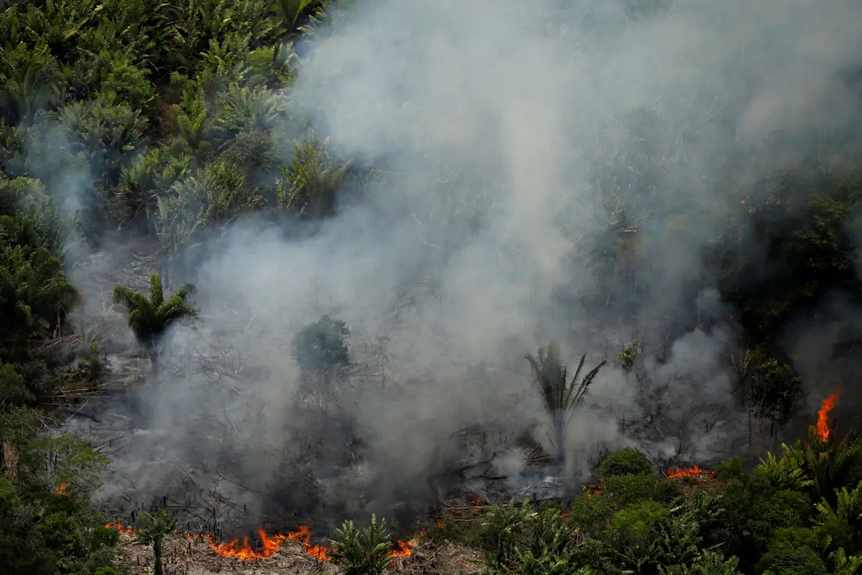 Imagens aéreas mostram um incêndio na Amazónia perto de Porto Velho.