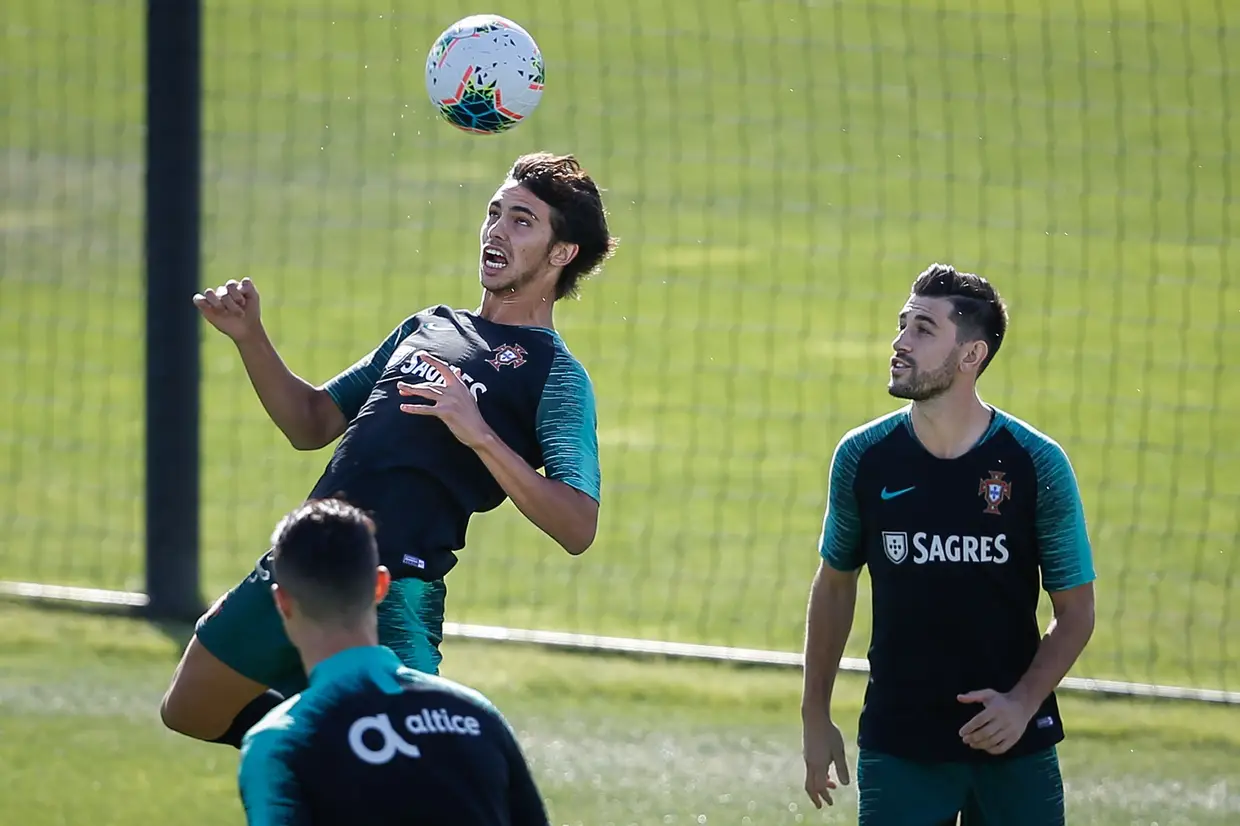 João Félix e Pizzi durante o treino da seleção nacional para os jogos de apuramento para o Euro 2020.