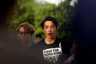 Um dos líderes das manifestações pró-democracia em Hong Kong foi atacado