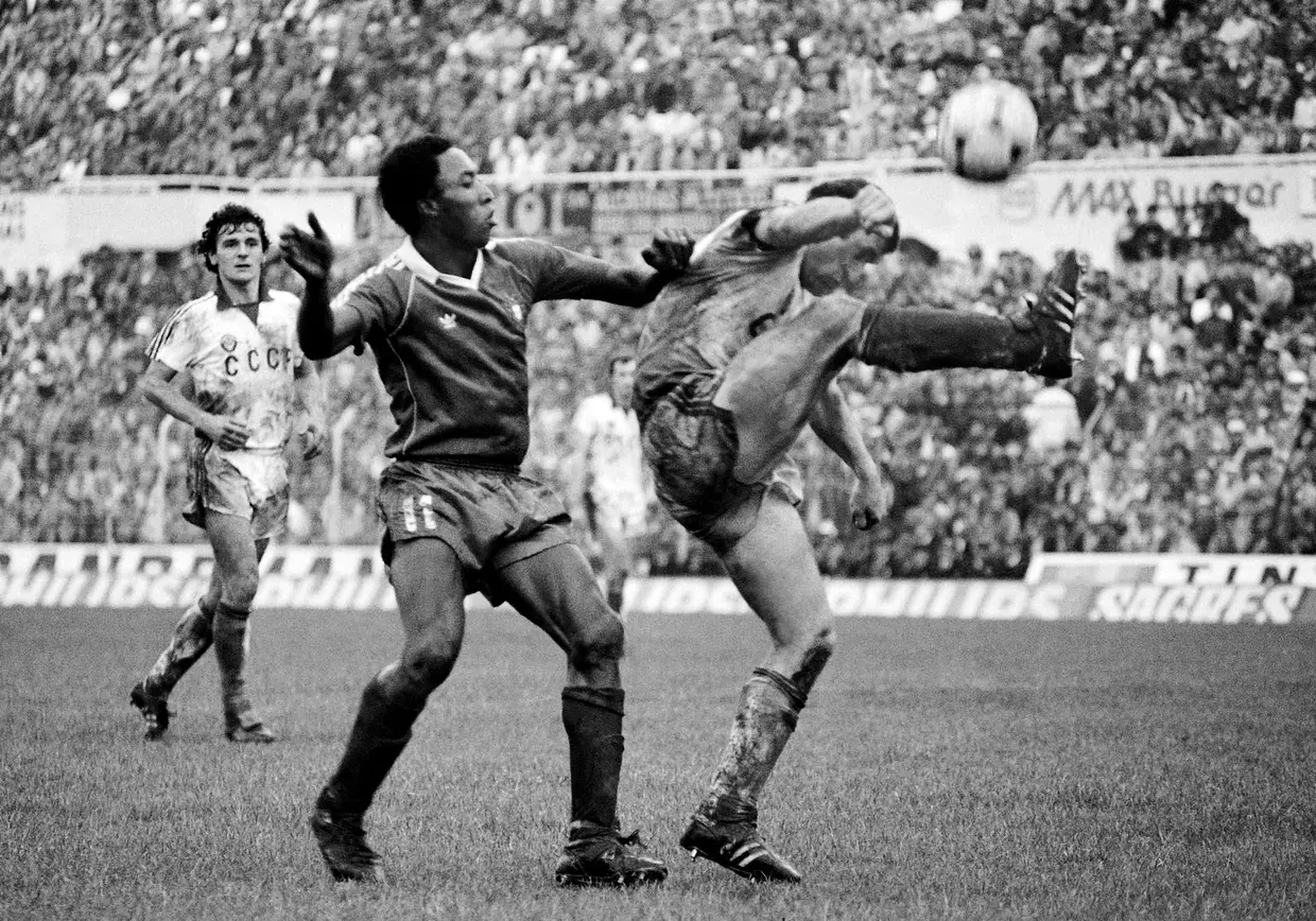 Fotografia de arquivo datada do dia 13 de novembro de 1983 do jogador internacional português Rui Jordão, que morreu esta sexta-feira, aos 67 anos, em consequência de problemas cardíacos, em Cascais.