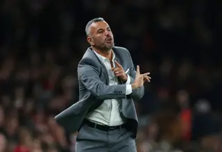 Ivo Vieira muito interventivo no Emirates Stadium