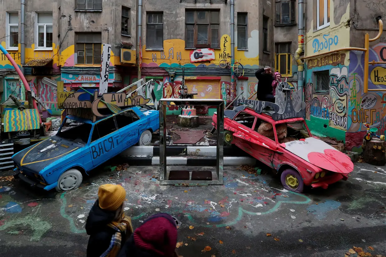 Ainda na região de São Petersburgo, o chamado Nelson's Yard, um espaço cultural e atração turística da Rússia