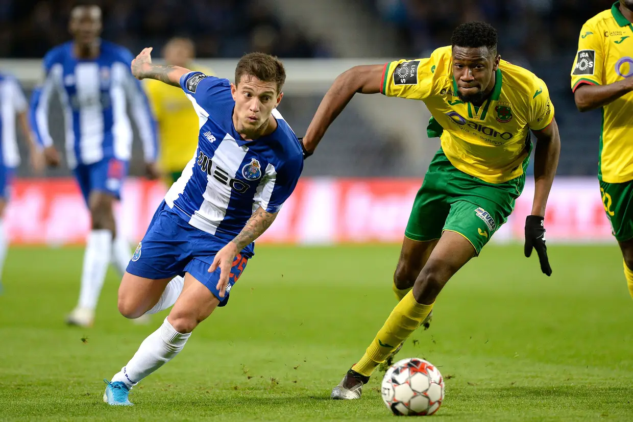 Otávio, médio, 25 anos - 27 jogos, 1 golo - no FC Porto desde 2014