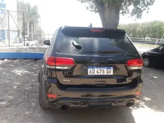 A janela traseira de um carro partiu após o conflito em que Alan Ruiz participou.