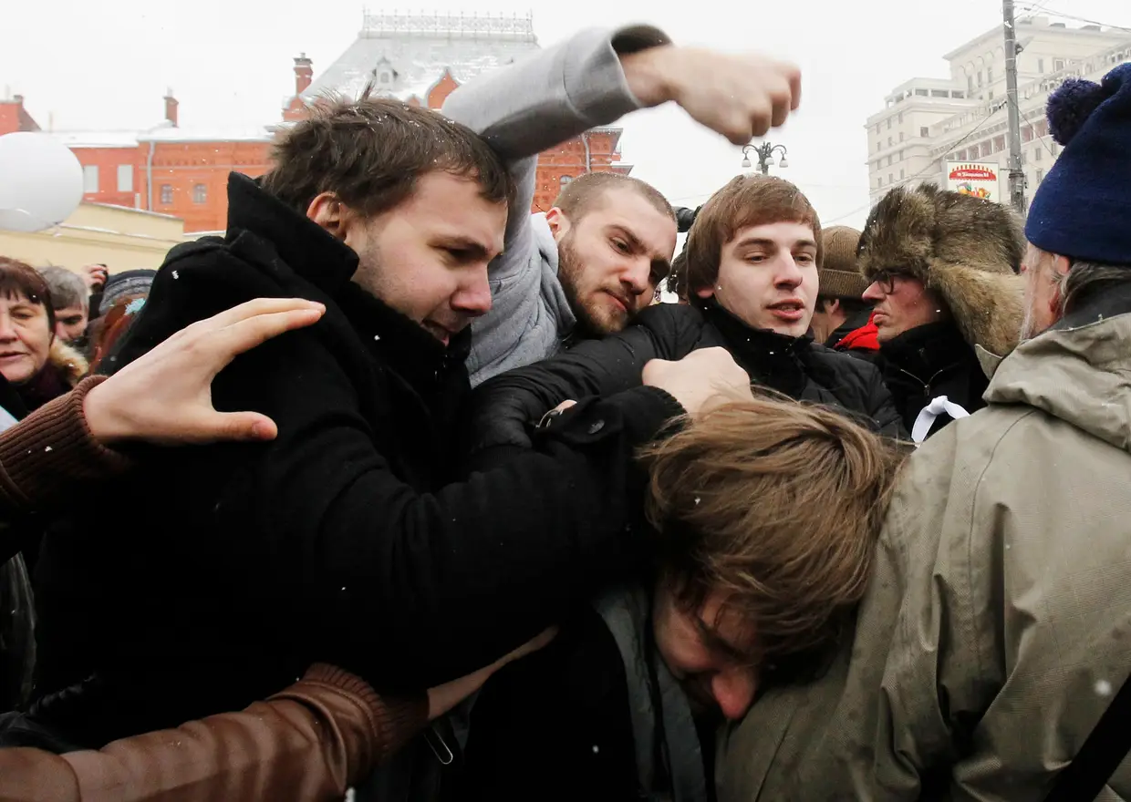 2012 - Putin regressa à presidência, vencendo com mais de 60% dos votos após a decisão de estender os mandatos presidenciais de quatro para seis anos. Manifestantes anti-Putin alegam fraude eleitoral.