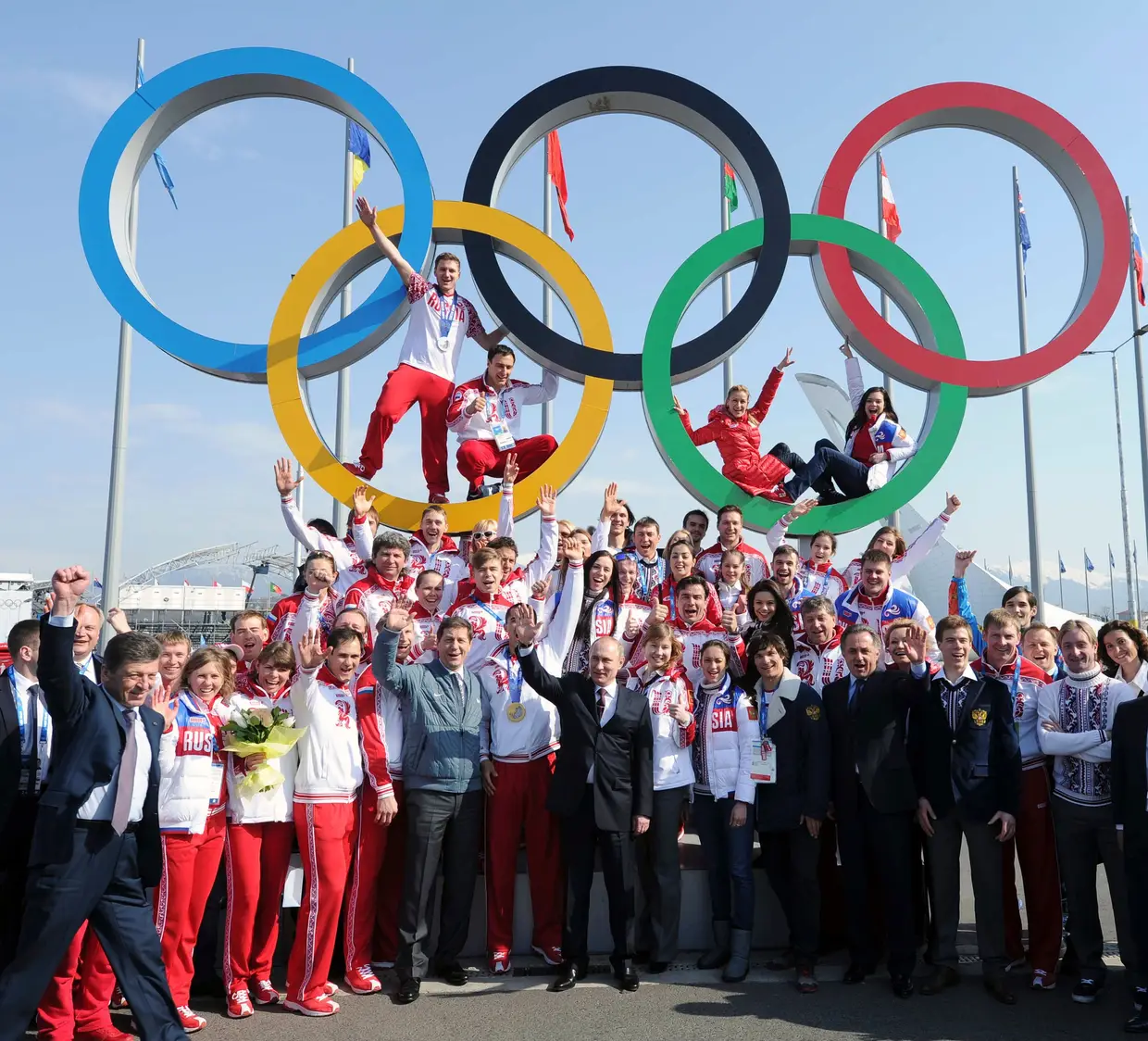 7 a 23 de fevereiro de 2014 - A Rússia organiza os Jogos Olímpicos de inverno no resort de Sochi, no Mar Negro.