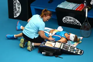 Dayana Yastremska recebe tratamento