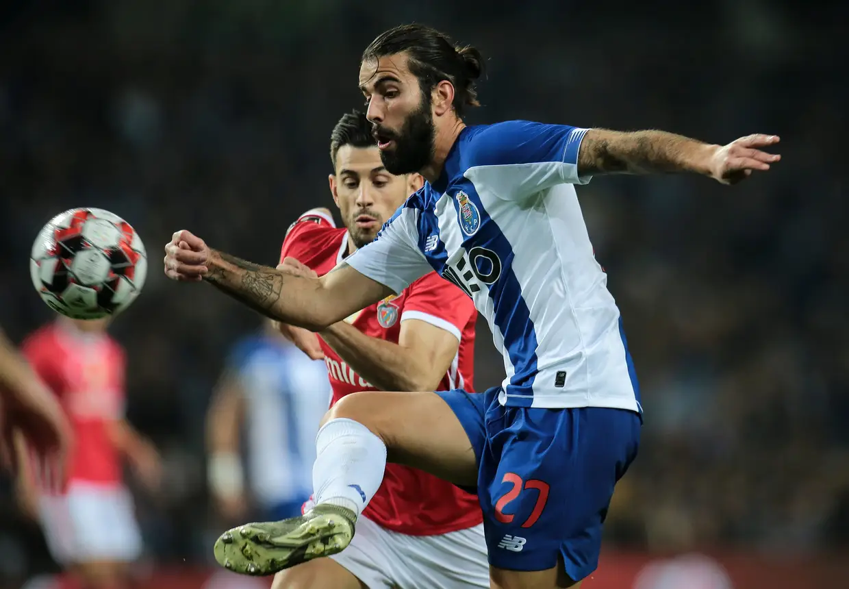 Sérgio Oliveira, médio, 28 anos - 18 jogos, 3 golos - no FC Porto desde 2002, tendo saído entre 2013 e 2014