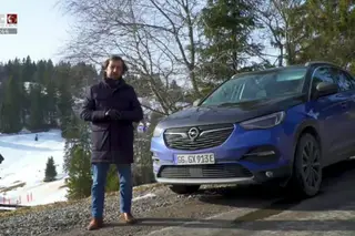 Ao volante do Opel Grandland X Hybrid 4 e da Ford Ranger Raptor