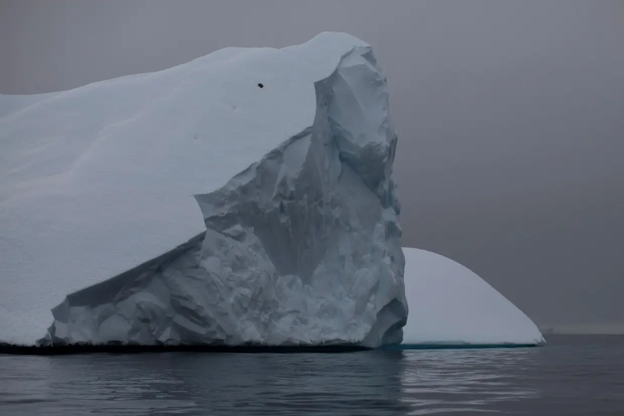 Iceberg junto à ilha Two Hummock, 2 de fevereiro de 2020