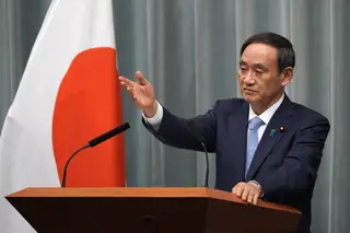 O ministro porta-voz do executivo nipónico, Yoshihide Suga