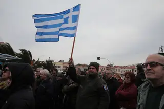 Manifestação na ilha de Lesbos contra novo campo de migrantes