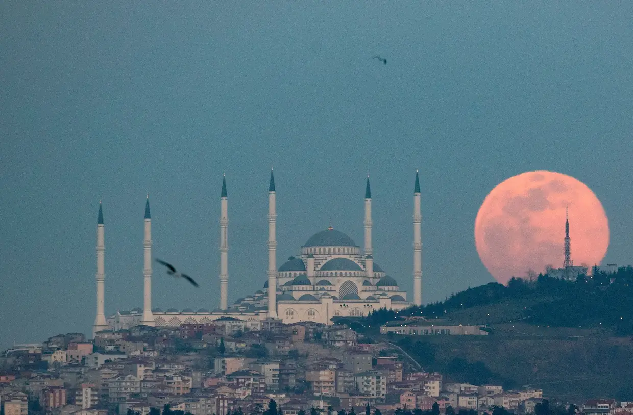 A super-lua em Istambul, na Turquia.
