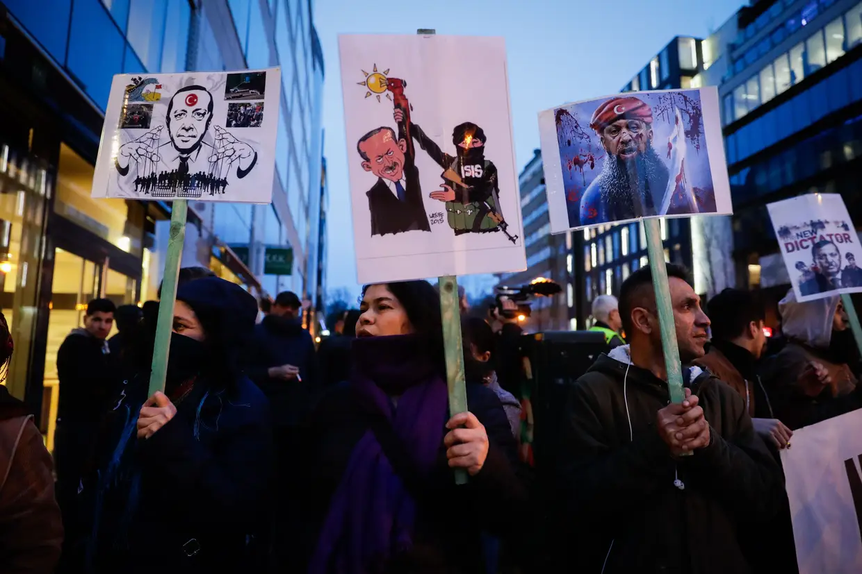 Um protesto contra a visita do Presidente turco, Recep Tayyip Erdogan, Bruxelas, Bélgica.