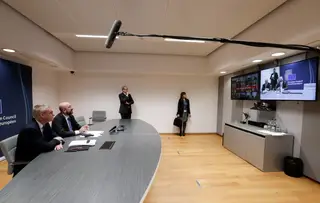 O Presidente do Concelho Europeu Charles Michel na videoconferência com os líderes da UE sobre o Covid-19