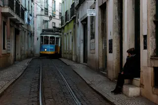 Parlamento aprova suspensão das rendas e da caducidade dos contratos