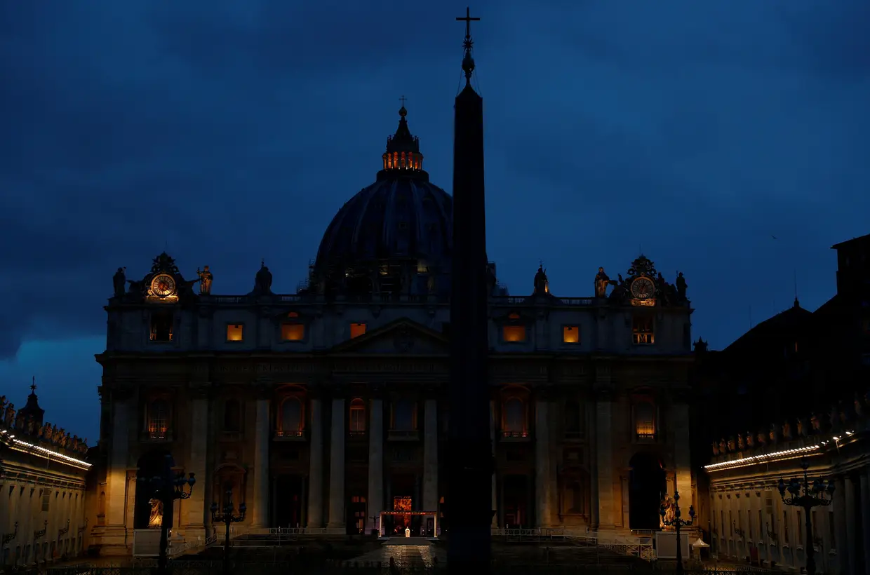 O Papa Francisco preside a uma oração no pátio da Basílica de São Pedro, sem a presença de fiéis, seguida por uma bênção excecional "Urbi et Orbi" na sequência da pandemia do coronavírus.