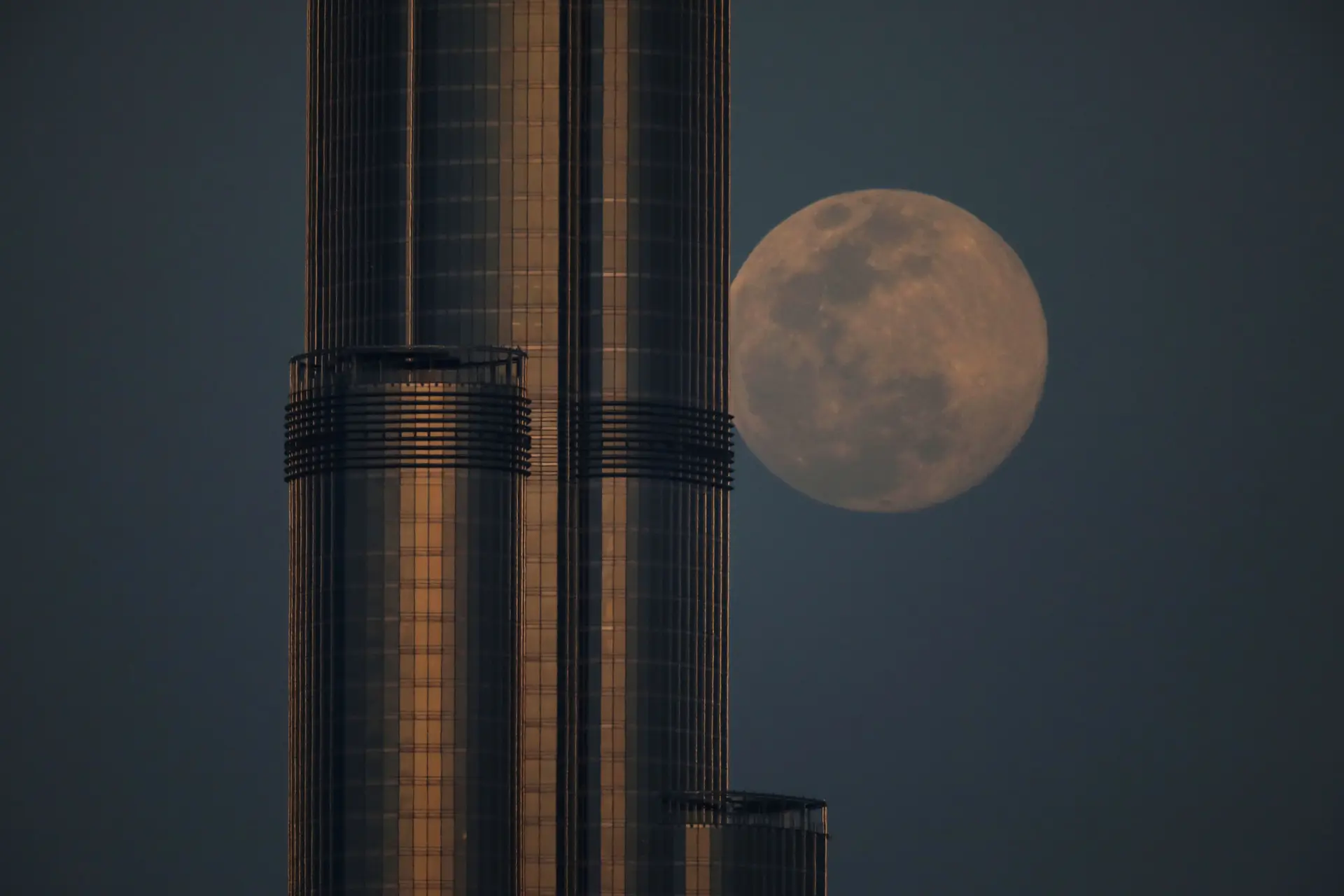 As imagens da Super Lua Rosa SIC Notícias