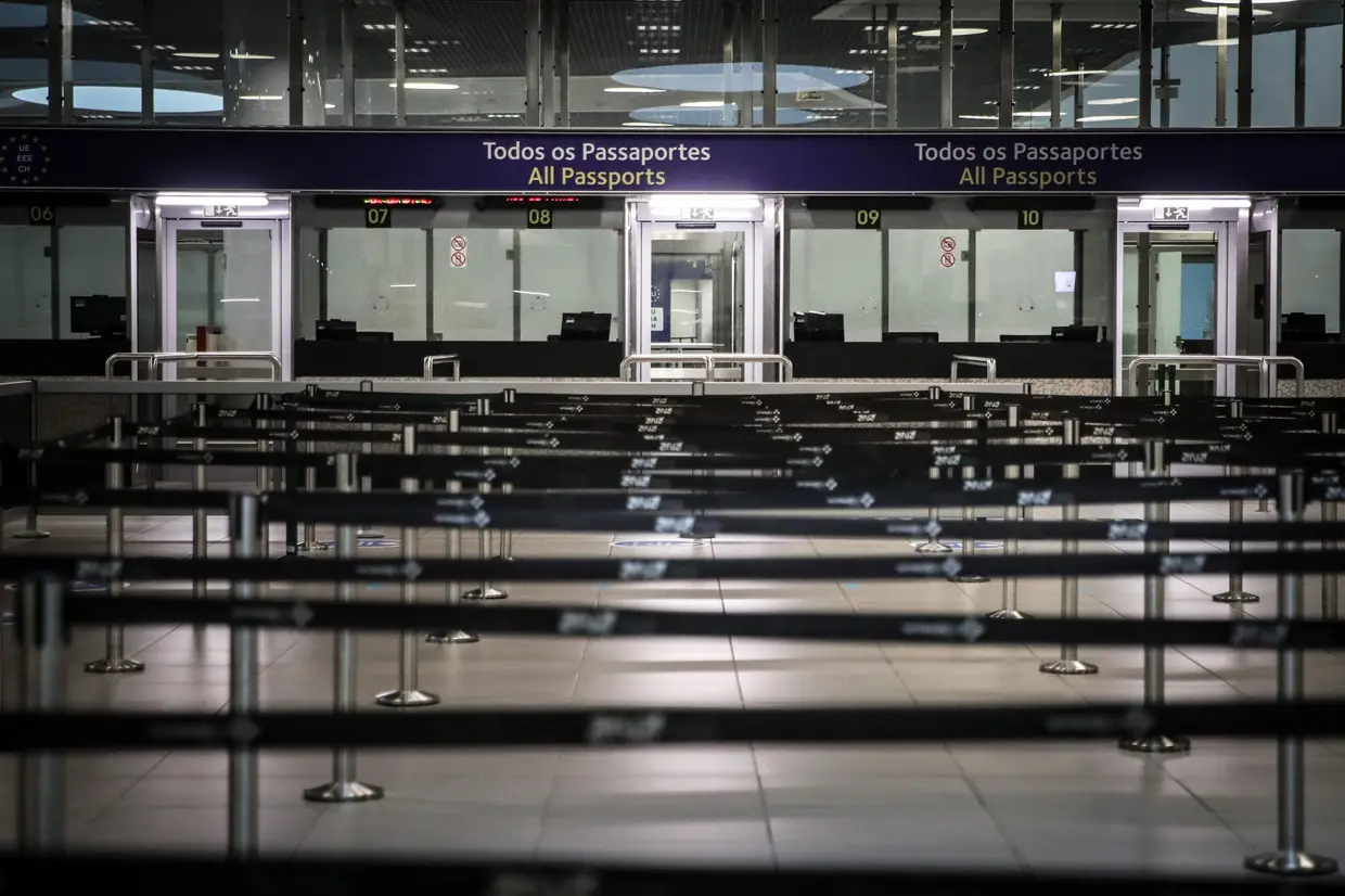 O Aeroporto Humberto Delgado, em Lisboa, completamente vazio.