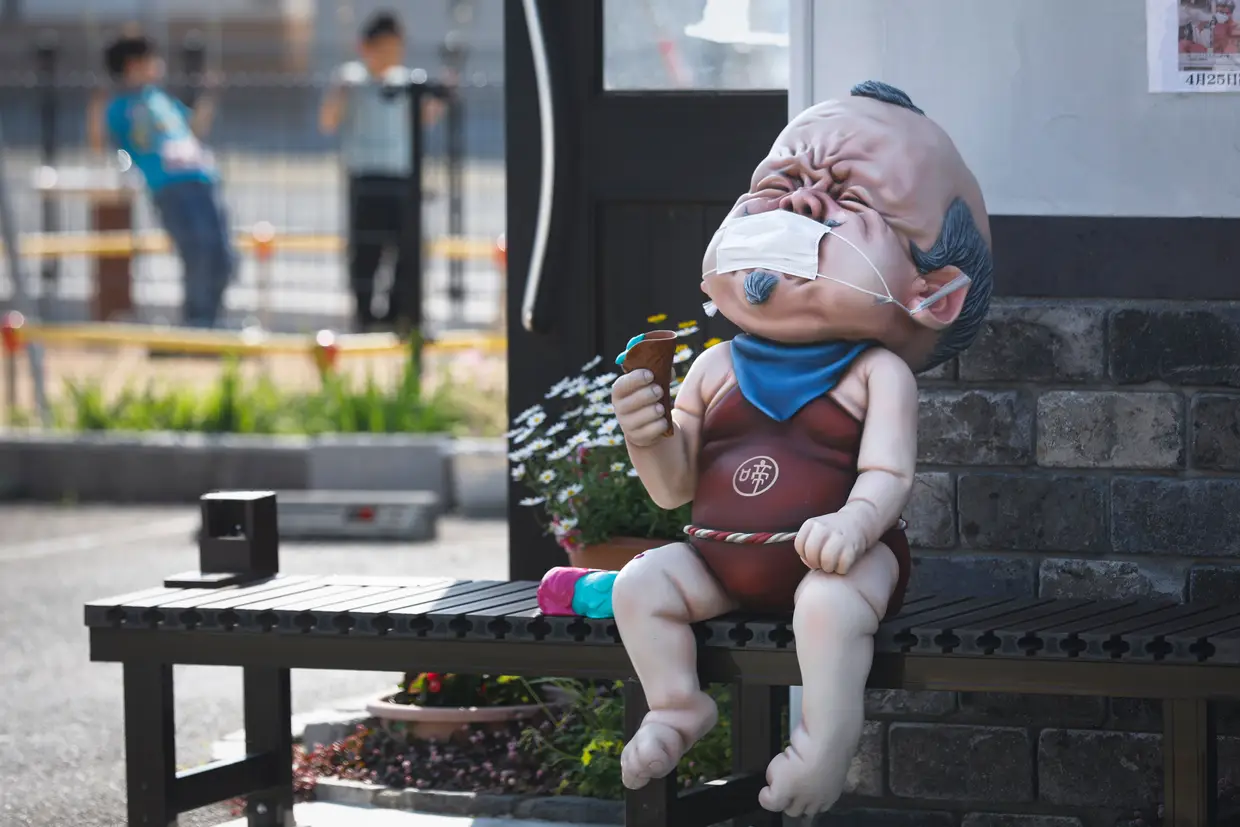 Pequena cidade japonesa de Fukusaki utiliza monstros folclóricos para promover o uso de máscaras
