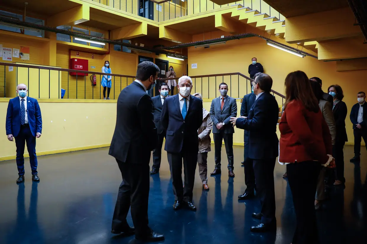 António Costa e o ministro da Educação, Tiago Brandão Rodrigues, visitam a Escola Secundária D. Pedro V, em Lisboa.