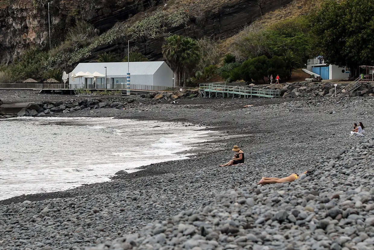 Governo Regional da Madeira reabre as praias, complexos balneares e acessos ao mar da região.