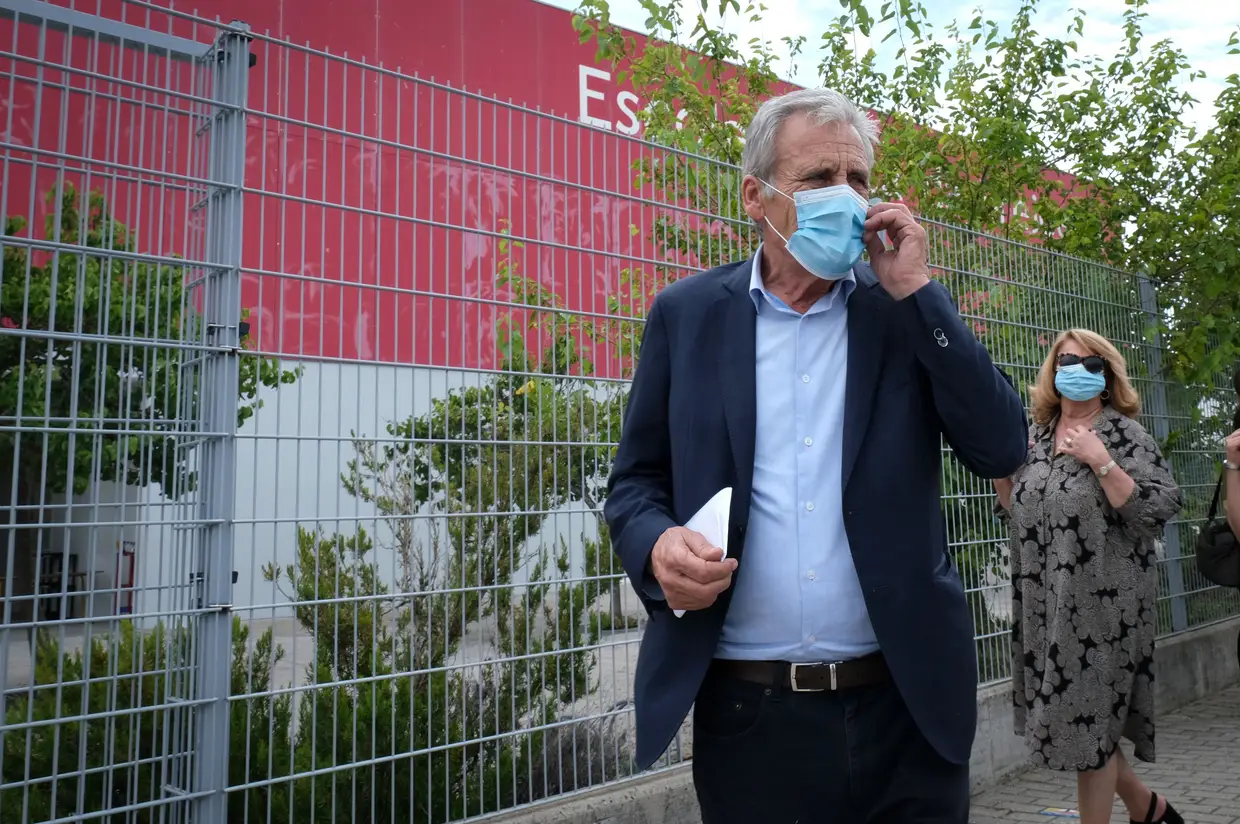 O secretário geral do PCP, Jerónimo de Sousa, durante um encontro com a direção do Agrupamento e Coordenação da Escola Básica da Brejoeira , para assinalar o Dia Mundial da Criança e a reabertura do pré-escolar, em Brejos de Azeitão.