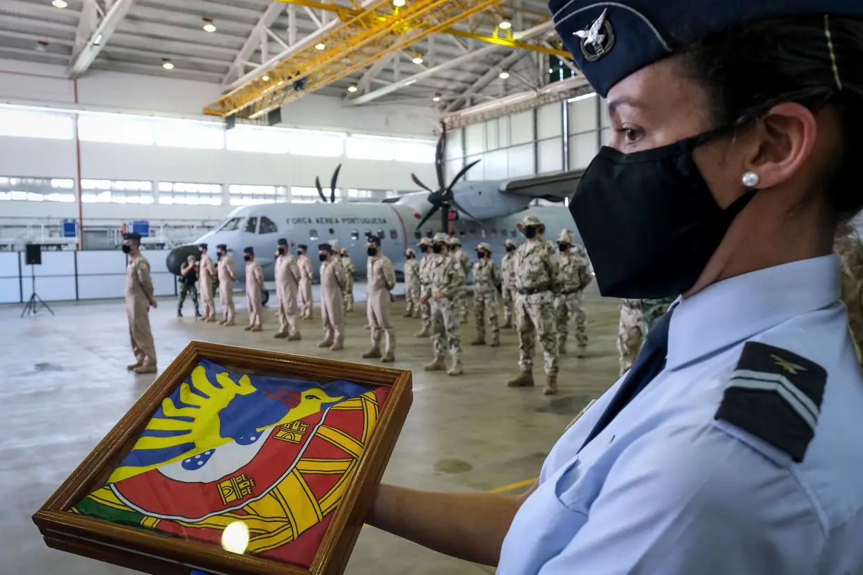 Cerimónia de entrega da bandeira nacional à Força Nacional Destacada para missão de paz das Nações Unidas no Mali (MINUSMA), que contou com a presença do ministro da Defesa Nacional, João Gomes Cravinho, na Base Aérea n.º 6 (BA6), Montijo.
