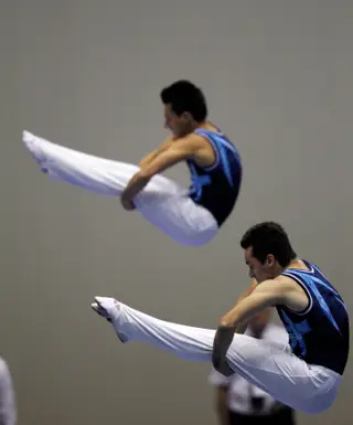 Nuno Merino (em baixo), e Diogo Ganchinho no Campeonato do Mundo de Trampolim, em Kawazaki, no Japão.