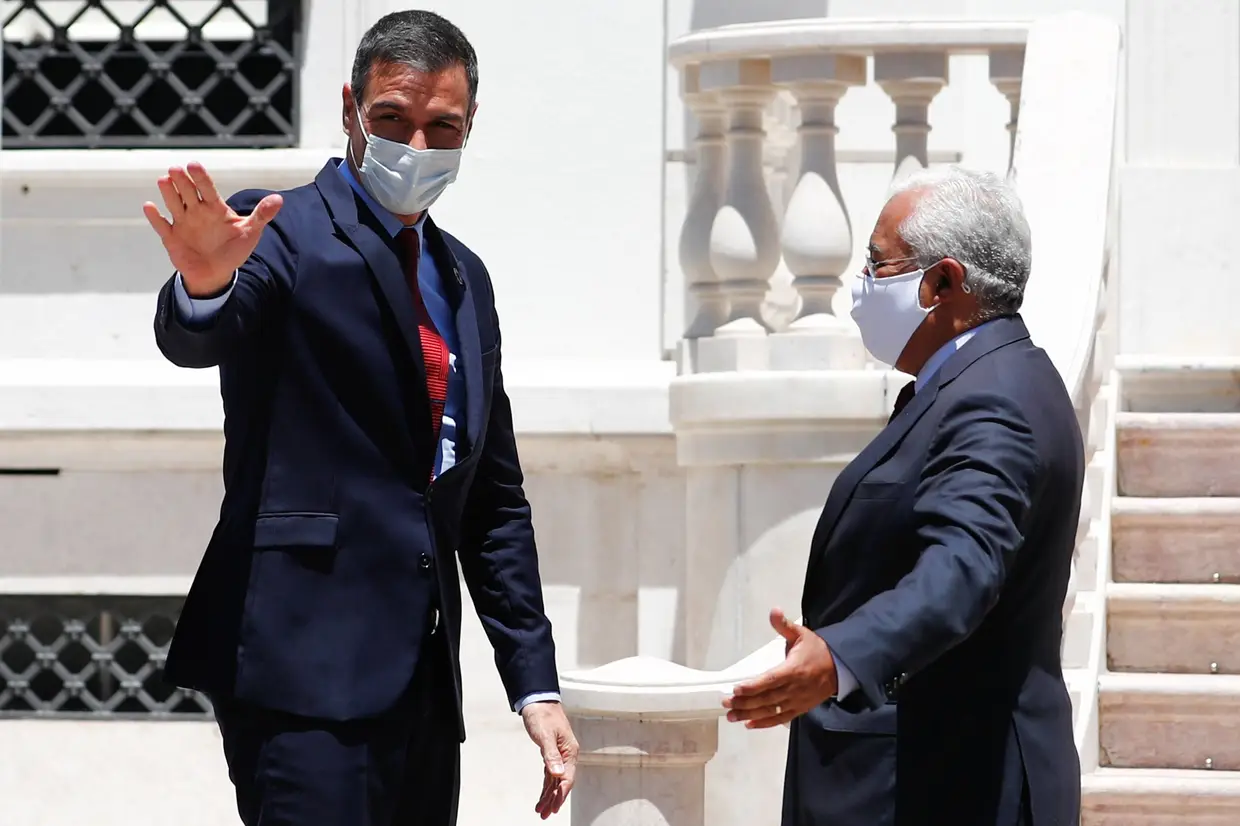 O primeiro-ministro António Costa recebe o homólogo espanhol, Pedro Sanchez, em São Bento, Lisboa.