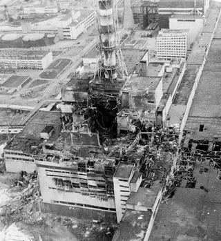 Reator da central nuclear de Chernobyl após a explosão.
