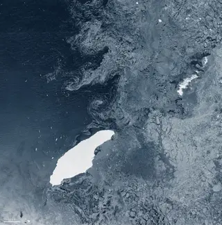 O enorme icebergue A-68 que se formou depois de se soltar da plataforma de gelo Larsen C da Península Antártica a 12 de julho de 2017. Três anos depois, navega em águas abertas perto das Ilhas Órcades do Sul no Atlântico Sul - a cerca de 1050 km de seu local de nascimento. O icebergue já perdeu dois pedaços de gelo, grandes o suficiente para receberem nomes: A-68B e A68C. O Copernicus Sentinel-1 captou esta imagem do icebergue principal, A-68A, a 5 de julho de 2020.