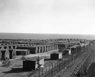 Campo de concentração.