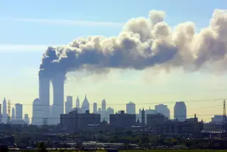 World Trade Center, em Nova Iorque, após o embate dos aviões, no dia 11 de setembro de 2001.