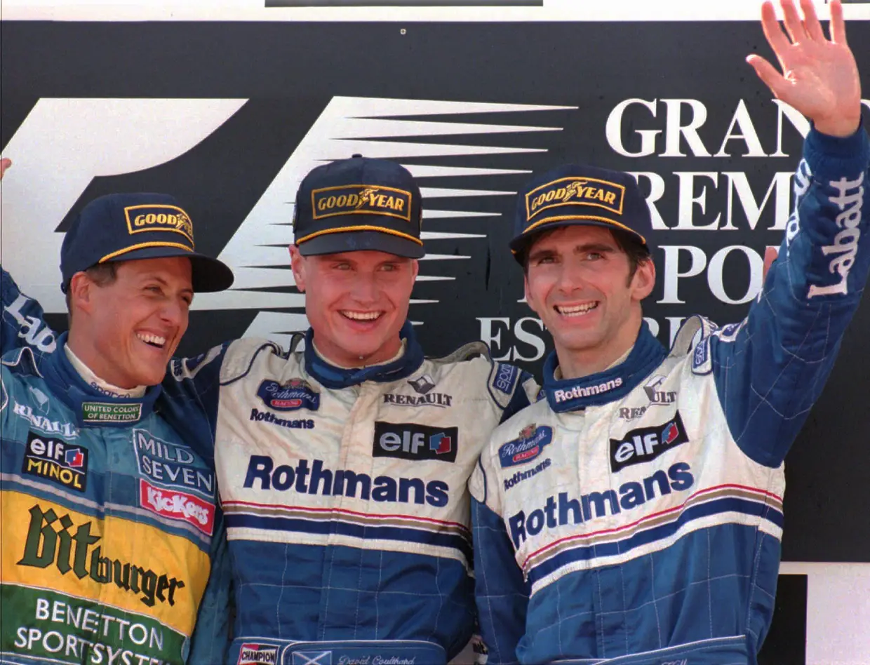 Michael Schumacher (esq), David Coulthard (centro) e Damon Hil (drt) no pódio em 1995.