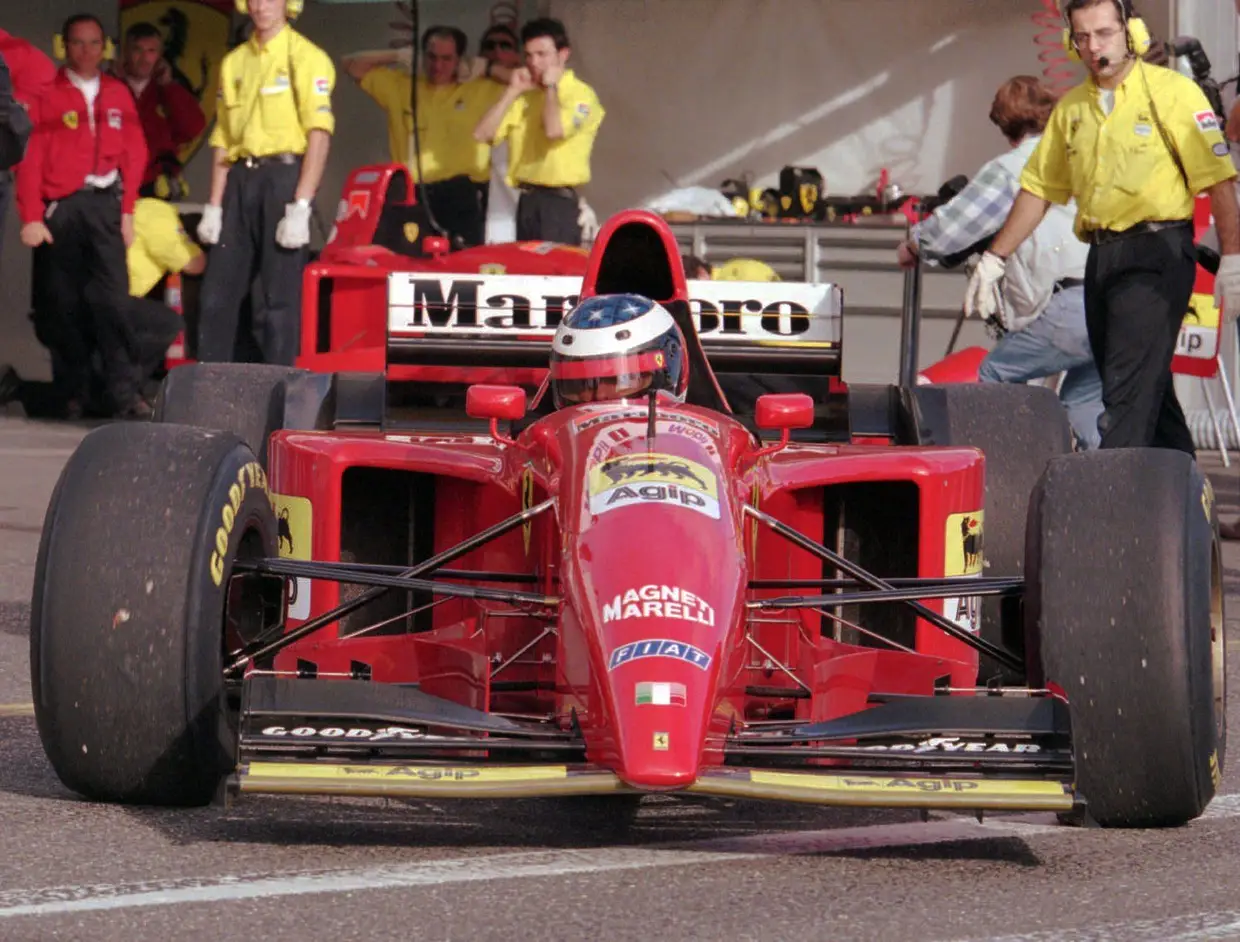 Michael Schumacher, durante uma prova de testes, na sua primeira época na equipa da Ferrari, em 1995.