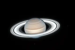 Hubble fotografa o verão em Saturno e duas das suas luas
