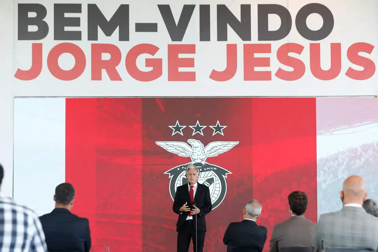 Agosto - Jorge Jesus volta ao Benfica