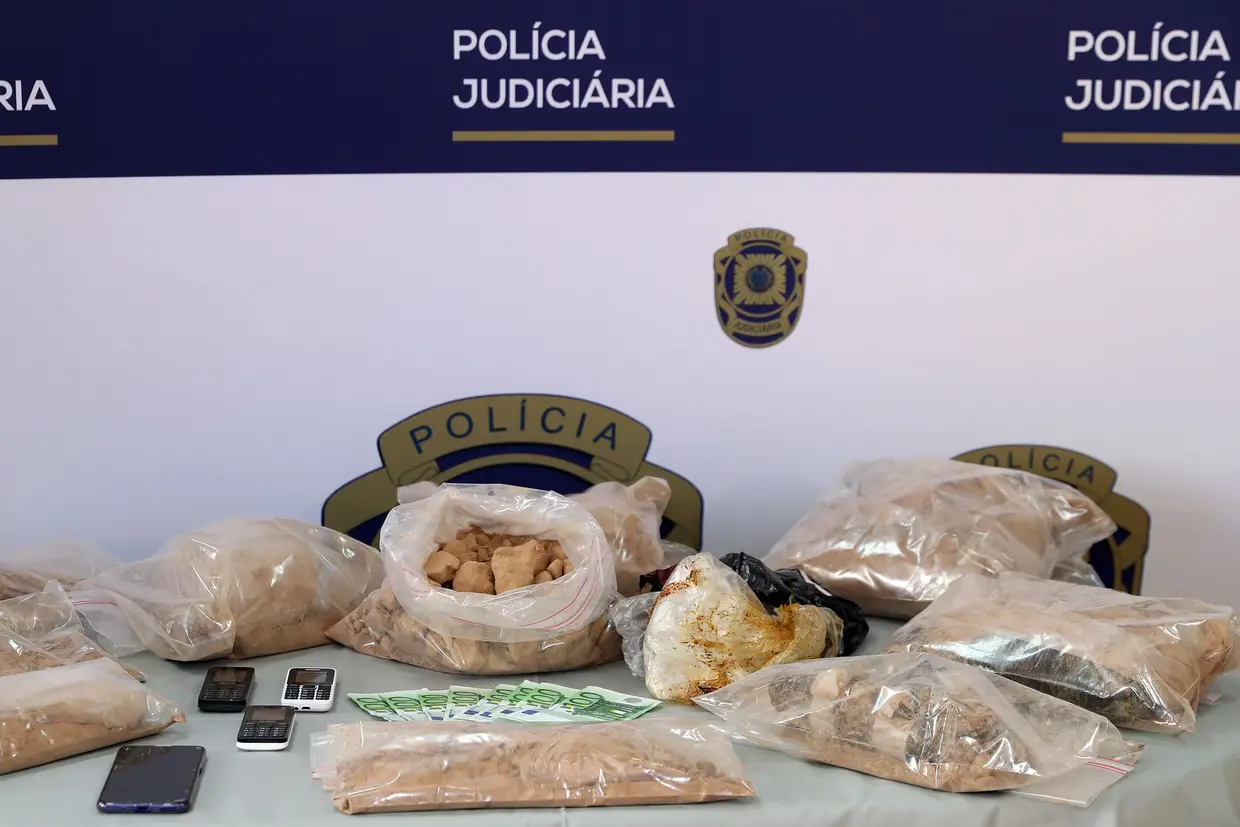 Apresentação da maior apreensão de heroína feita no fim de semana pela Polícia Judiciária na Madeira, 10 quilogramas - o equivalente a 120.000 doses, no âmbito da operação "Pico Ruivo", no Funchal.