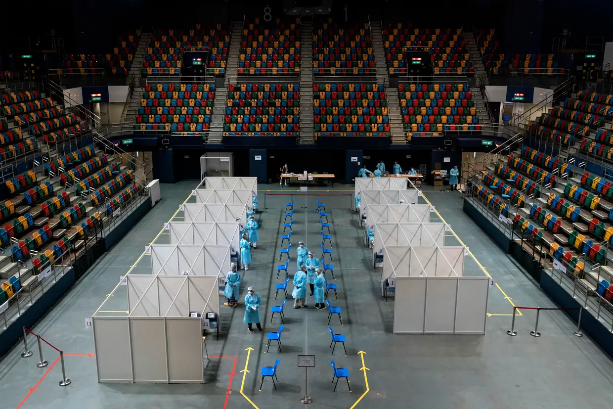 Espaço para realizar testes à covid-19 no Estádio Queen Elizabeth, em Hong Kong
